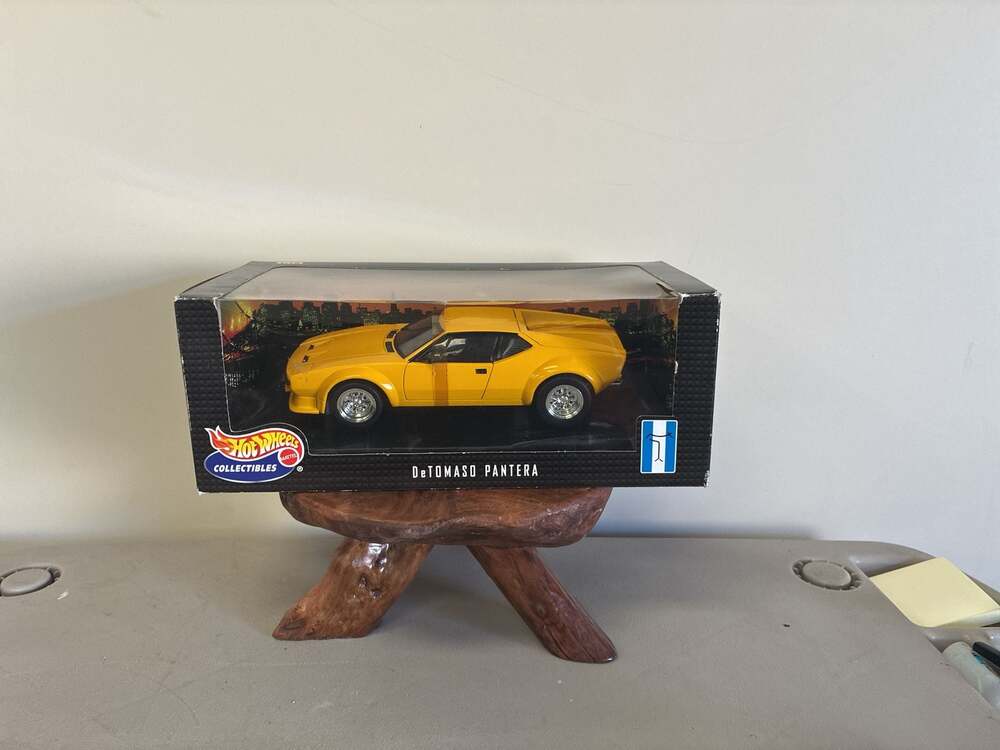 Hot Wheels Collectibles 1:18 Scale DeTomaso Pantera Yellow Diecast Model Car